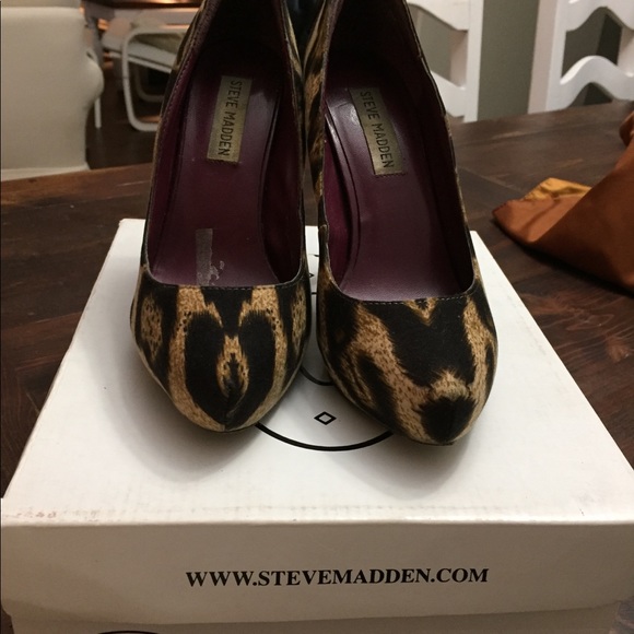 Steve Madden Vivvaa Leopard Heels - Picture 3 of 4